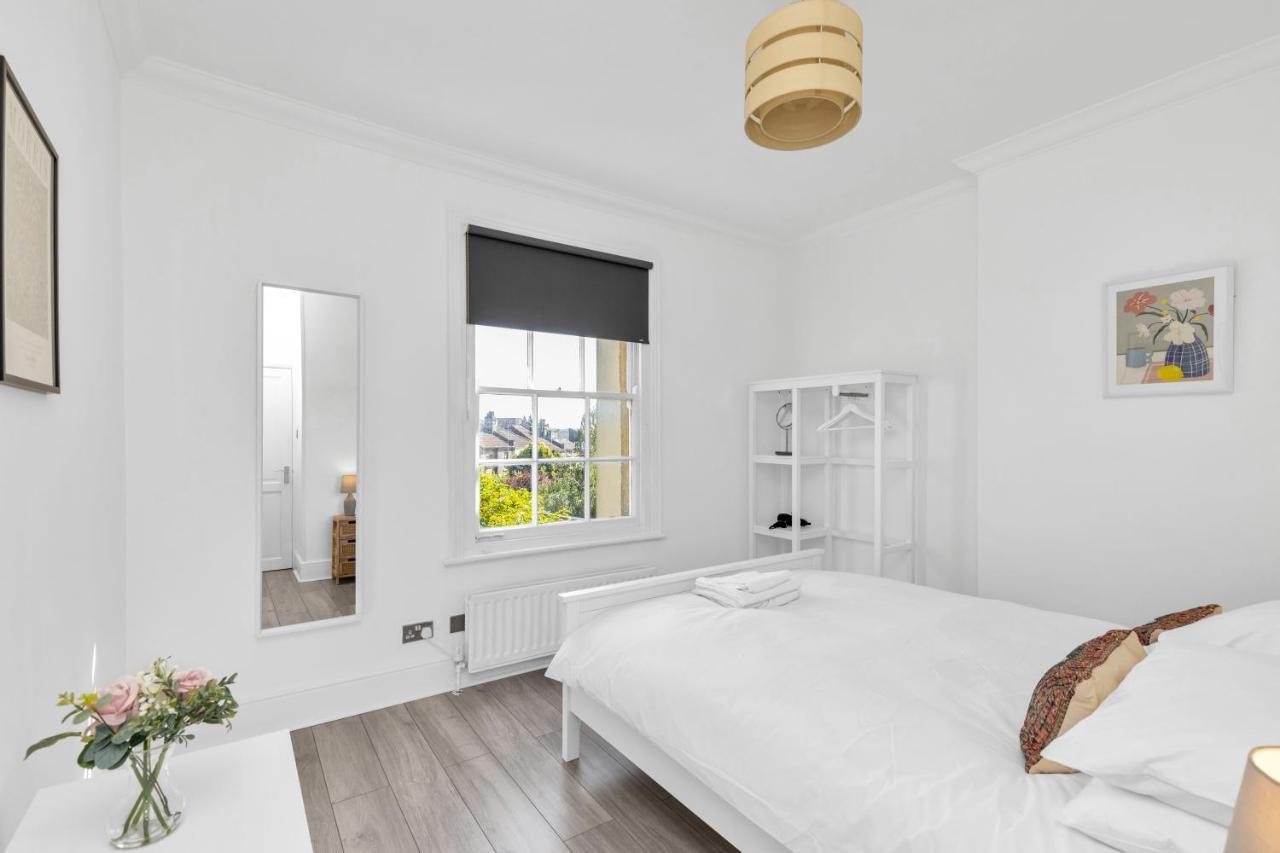 Modern Two Bedroom Apartment With Free Parking! ลอนดอน ภายนอก รูปภาพ